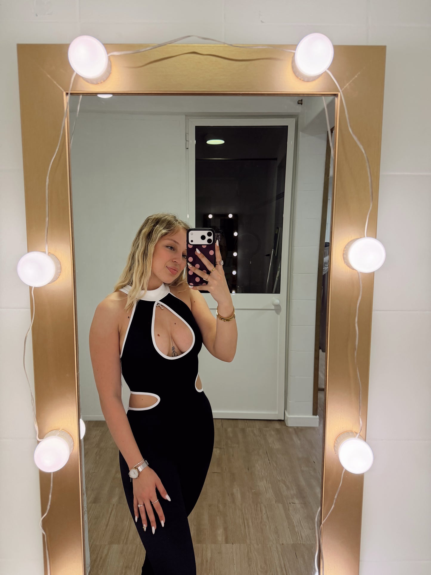Mono Aqua Cut Out